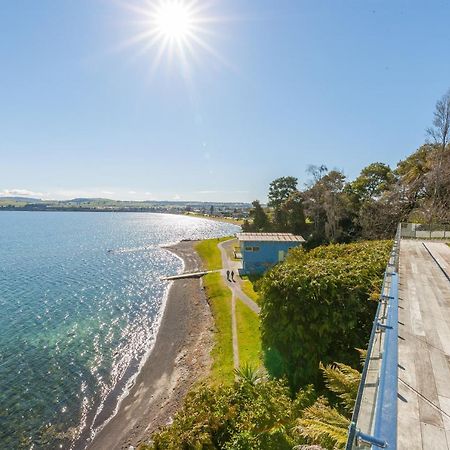 Spectacular Lakefront Home Taupo Luaran gambar
