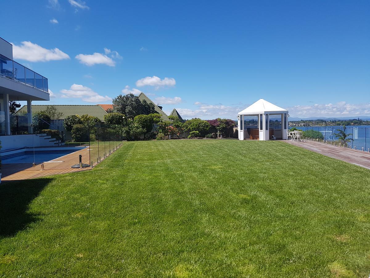 Spectacular Lakefront Home Taupo Luaran gambar