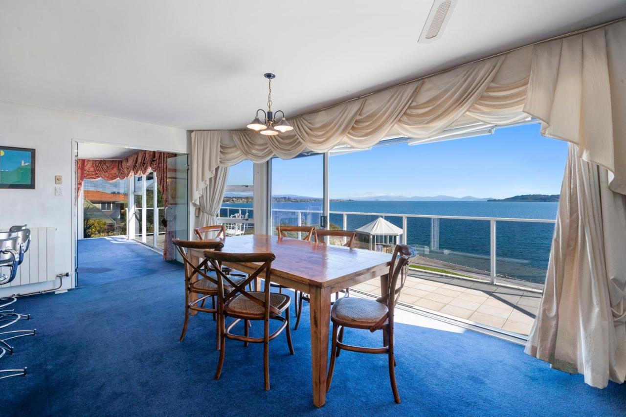 Spectacular Lakefront Home Taupo Luaran gambar