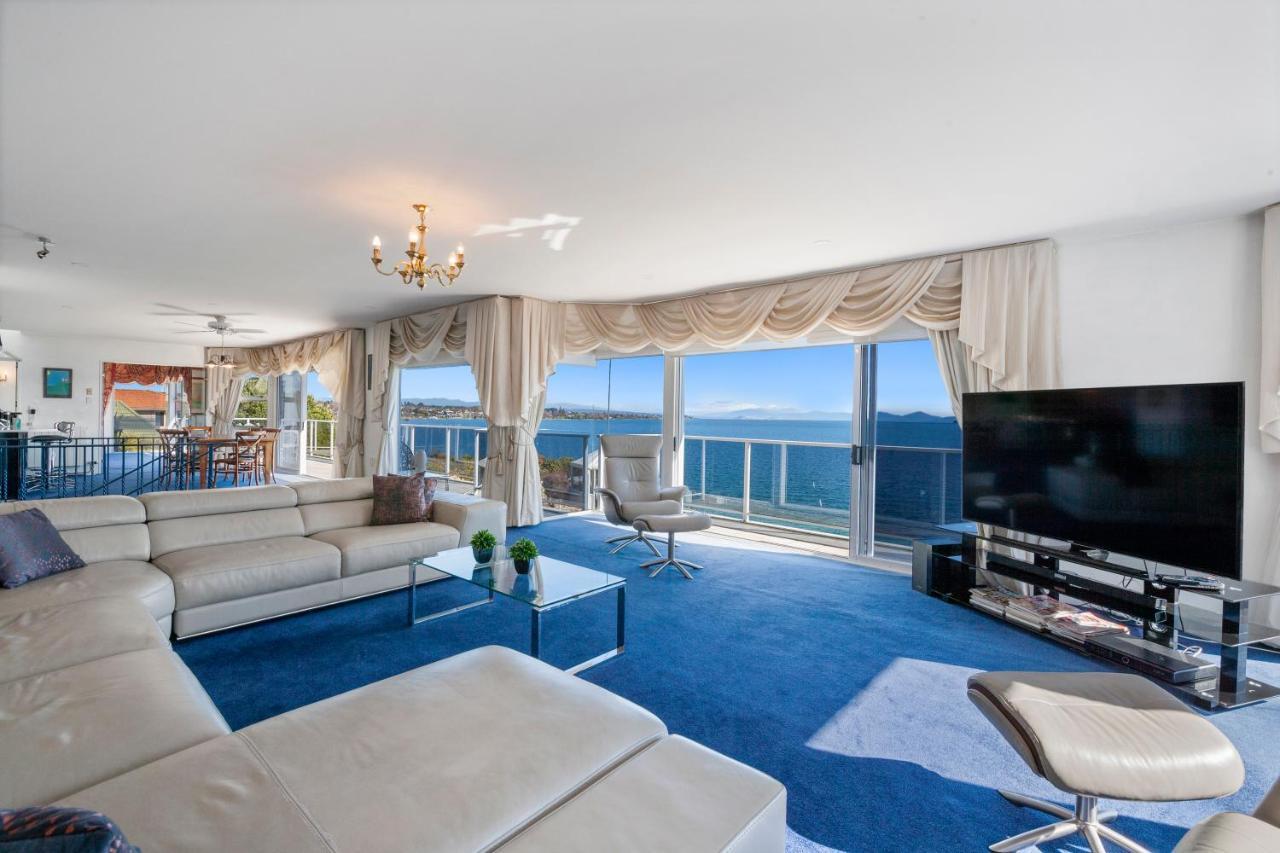 Spectacular Lakefront Home Taupo Luaran gambar