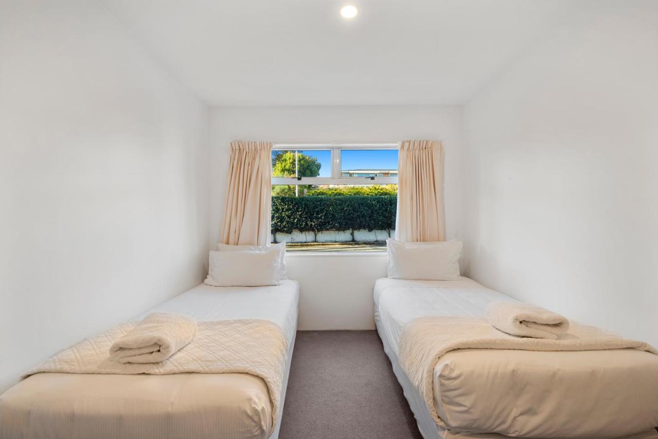 Spectacular Lakefront Home Taupo Luaran gambar