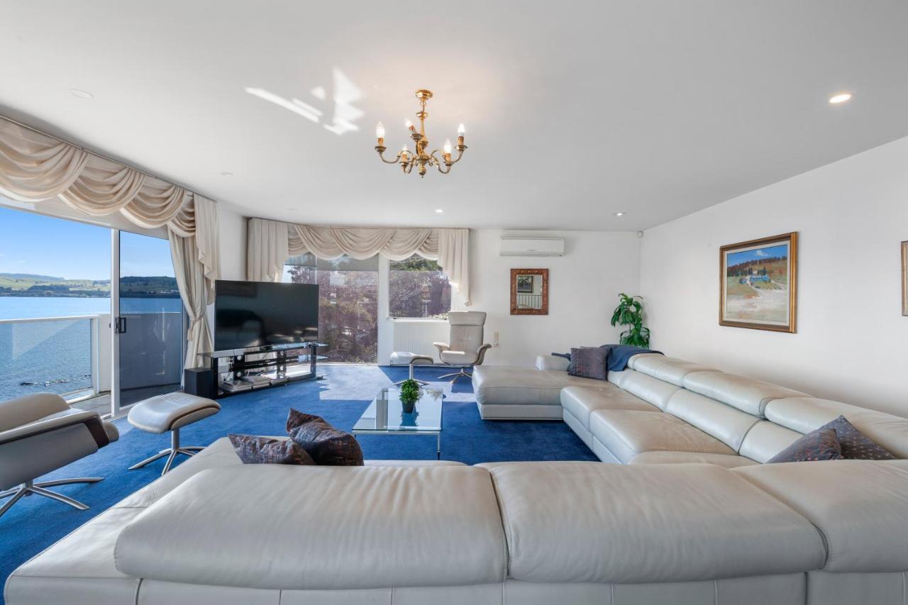 Spectacular Lakefront Home Taupo Luaran gambar
