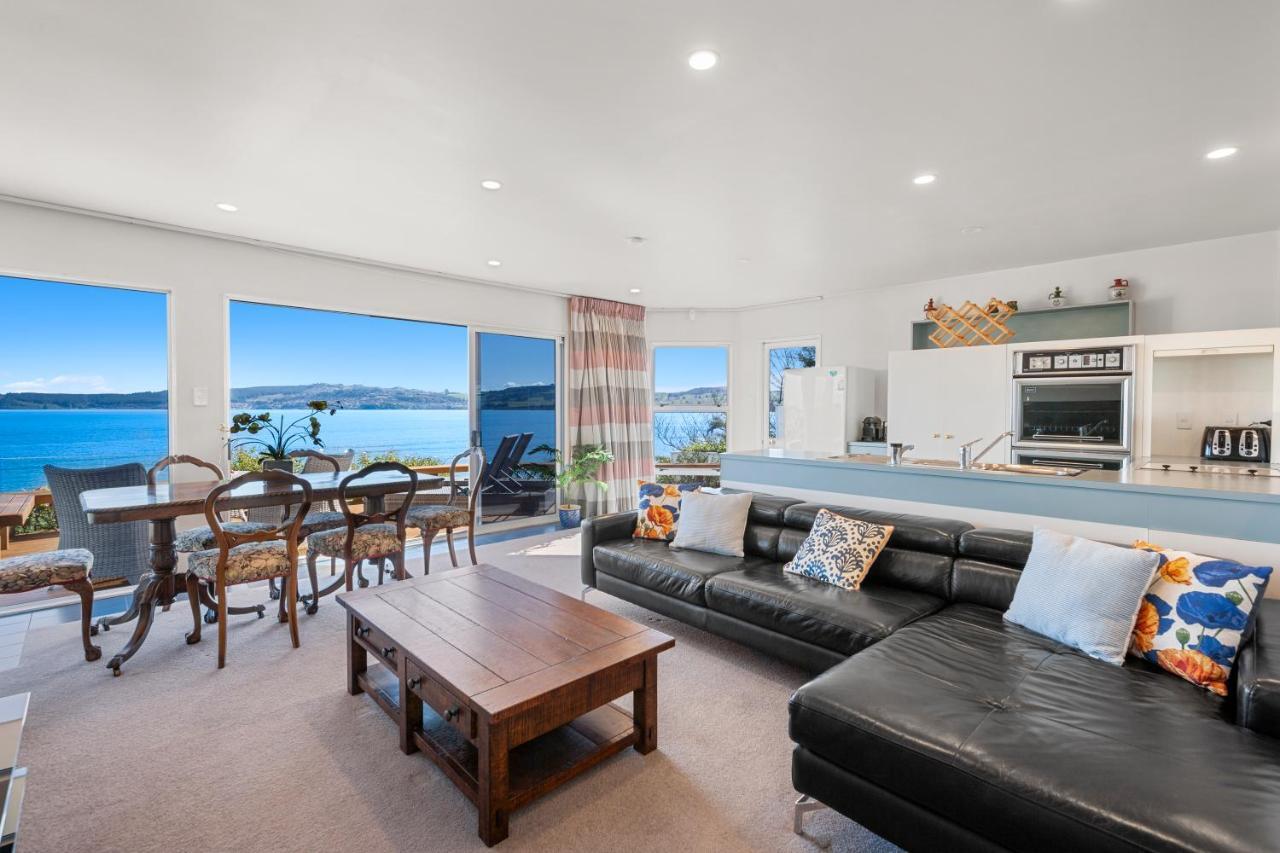 Spectacular Lakefront Home Taupo Luaran gambar