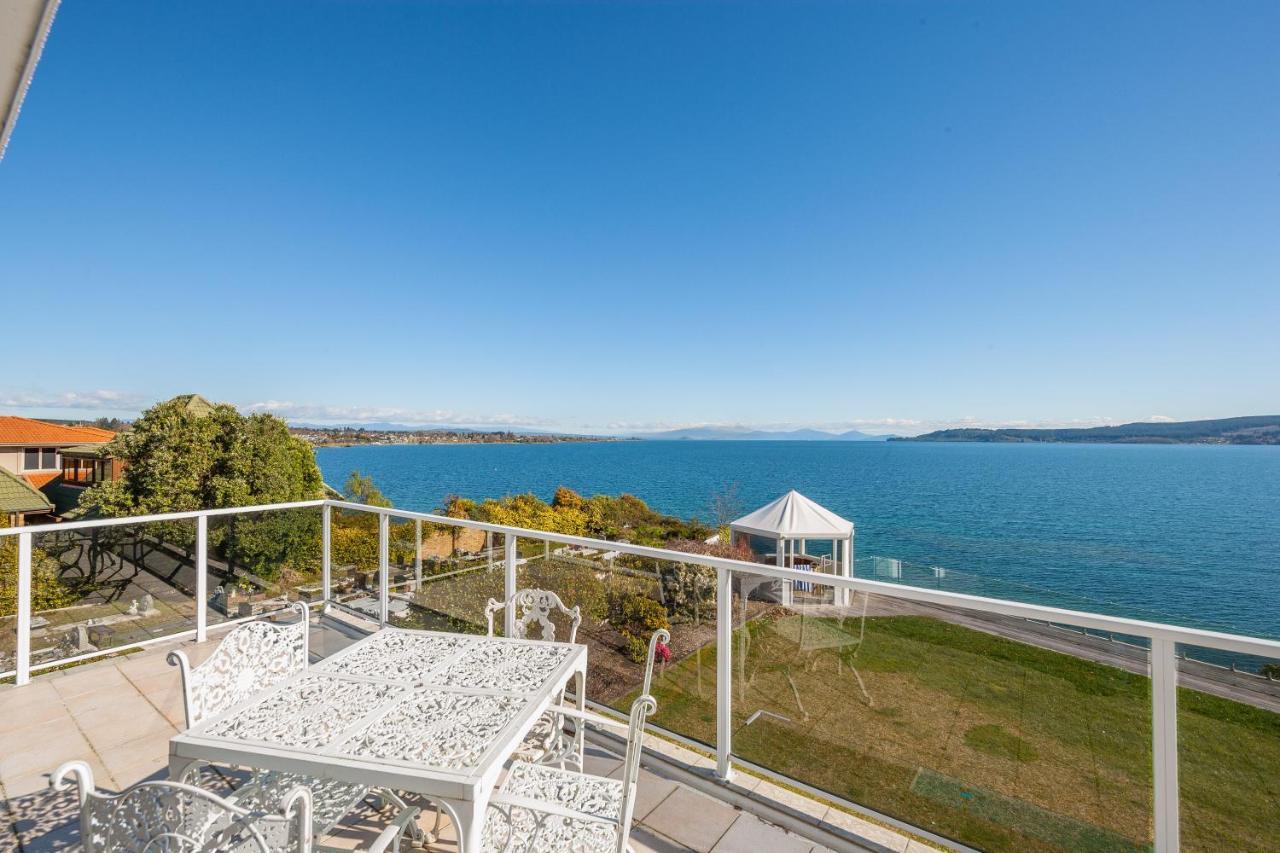 Spectacular Lakefront Home Taupo Luaran gambar